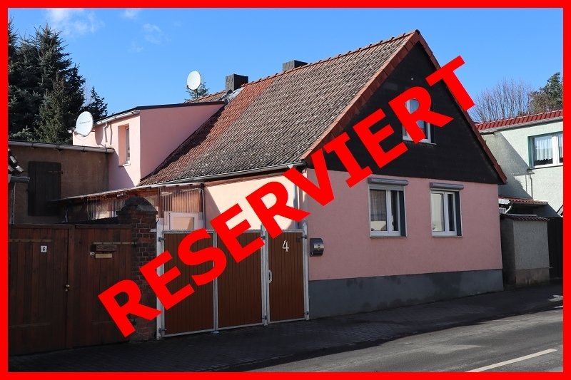 Einfamilienhaus auf kleinem Grundstück mit Nebengelass Einfamilienhaus auf kleinem Grundstück mit Nebengelass